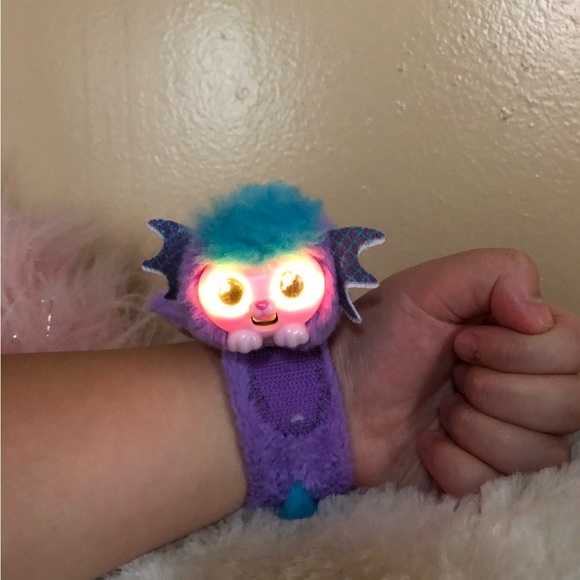 Bundle of 2 โค๏ธ Pomsies โZoeyโ Pink & Wrapples Dragon slap bracelet - Picture 15 of 15